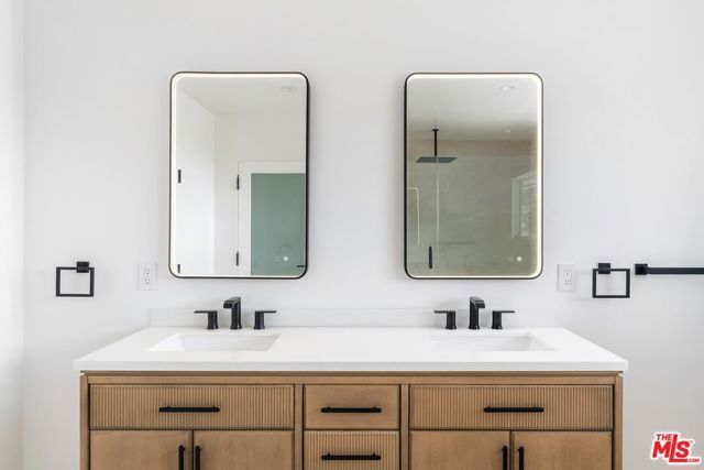 1404 Devlin Dr, Los Angeles, CA 90069