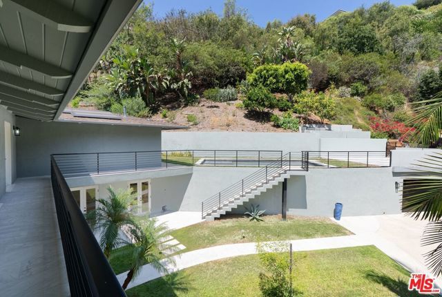 1404 Devlin Dr, Los Angeles, CA 90069