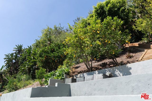 1404 Devlin Dr, Los Angeles, CA 90069
