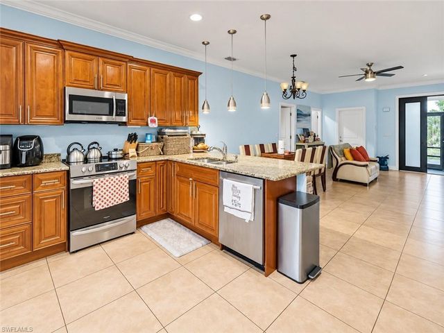 2735 12th AVE NE, Naples, FL 34120