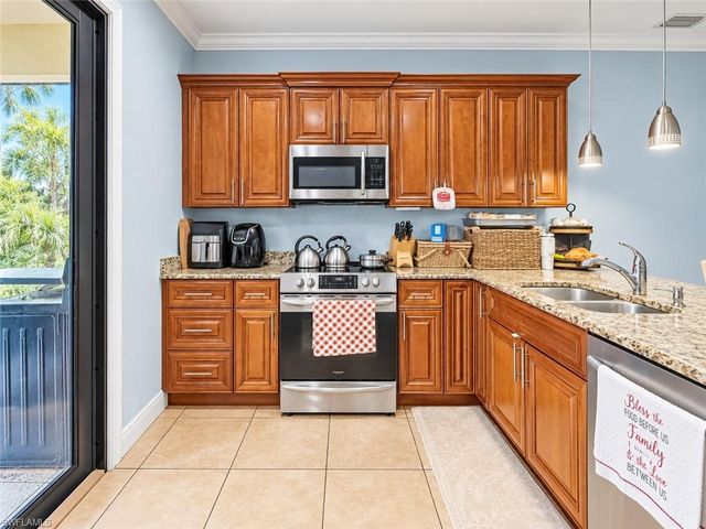 2735 12th AVE NE, Naples, FL 34120