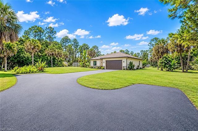 2735 12th AVE NE, Naples, FL 34120
