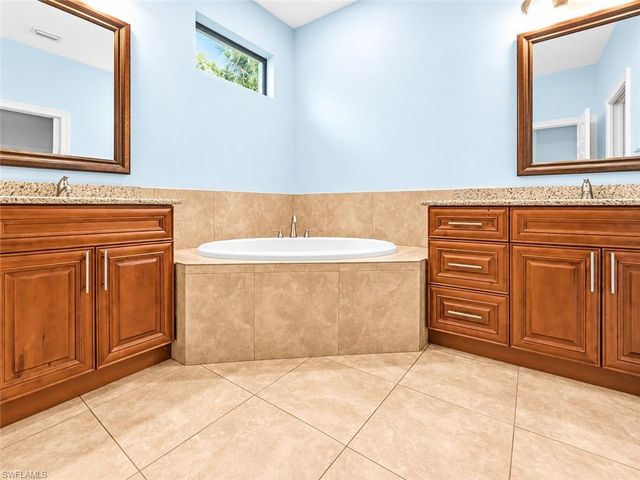 2735 12th AVE NE, Naples, FL 34120
