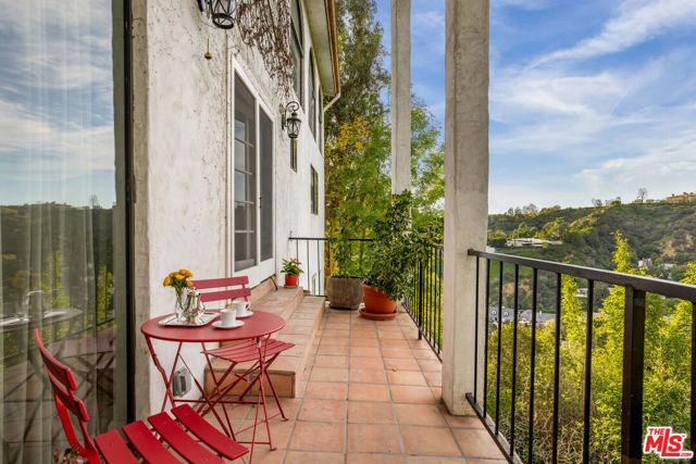 2299 Gloaming Way, Beverly Hills, CA 90210