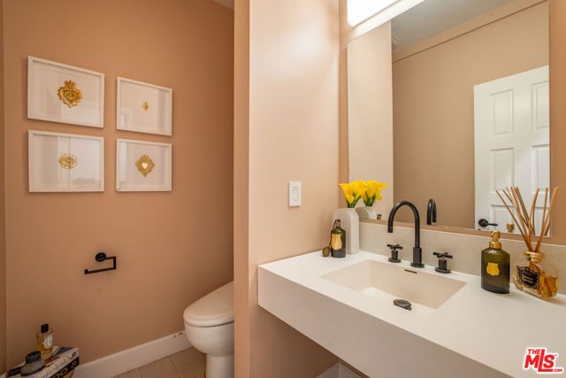 2299 Gloaming Way, Beverly Hills, CA 90210