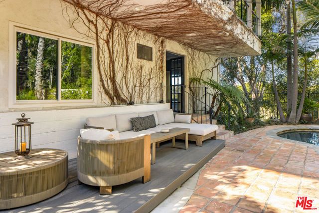 2299 Gloaming Way, Beverly Hills, CA 90210