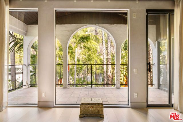 2299 Gloaming Way, Beverly Hills, CA 90210