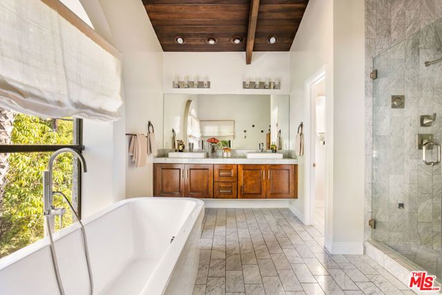 2299 Gloaming Way, Beverly Hills, CA 90210