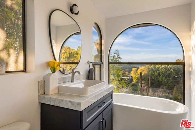 2299 Gloaming Way, Beverly Hills, CA 90210