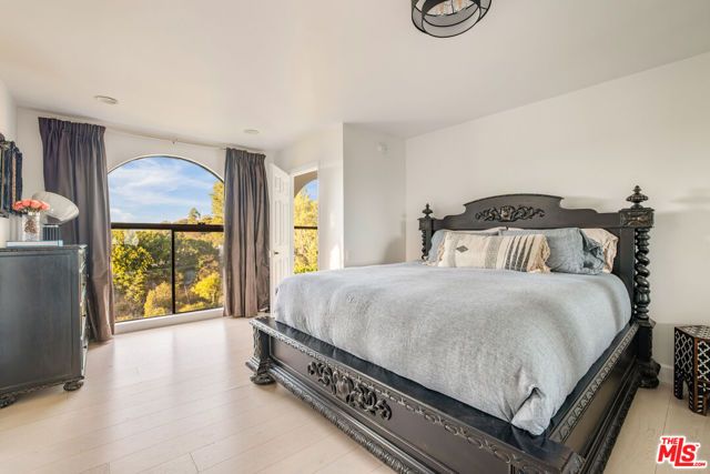 2299 Gloaming Way, Beverly Hills, CA 90210