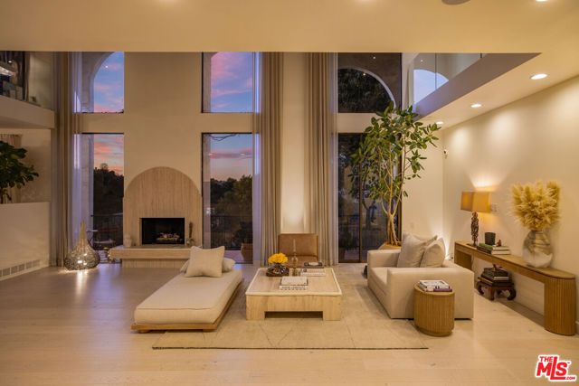 2299 Gloaming Way, Beverly Hills, CA 90210