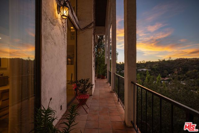 2299 Gloaming Way, Beverly Hills, CA 90210