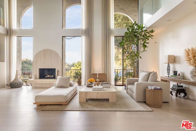 2299 Gloaming Way, Beverly Hills, CA 90210