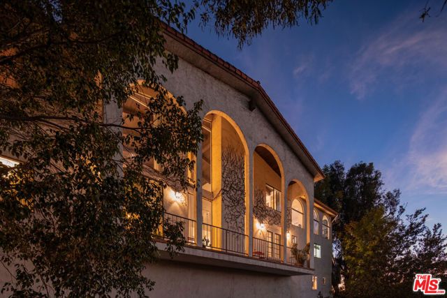 2299 Gloaming Way, Beverly Hills, CA 90210