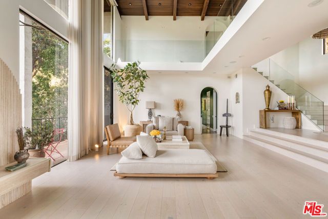 2299 Gloaming Way, Beverly Hills, CA 90210