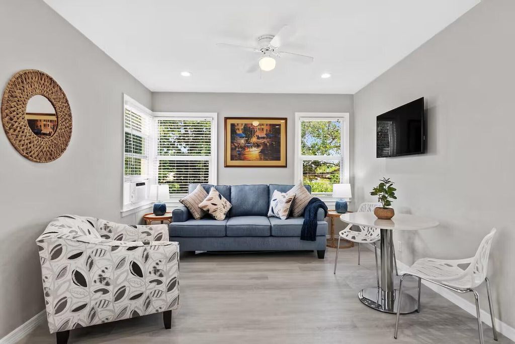 802 N Federal Highway Unit 2, Boynton Beach, FL 33435