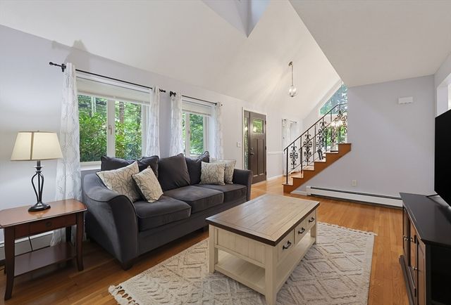 62 Miller St, Franklin, MA 02038