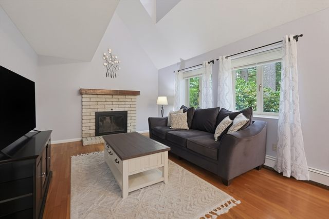 62 Miller St, Franklin, MA 02038