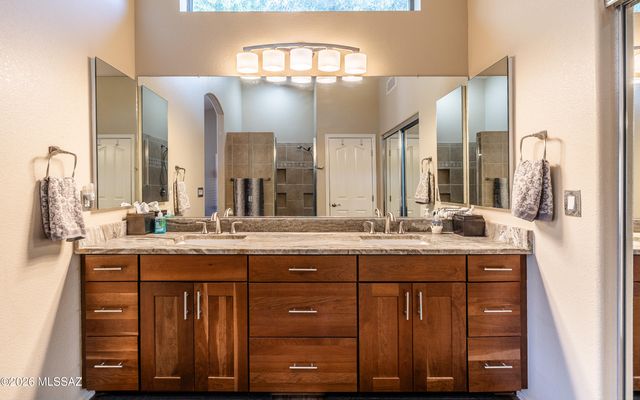 1743 N Oak Hill Lane, Green Valley, AZ 85614