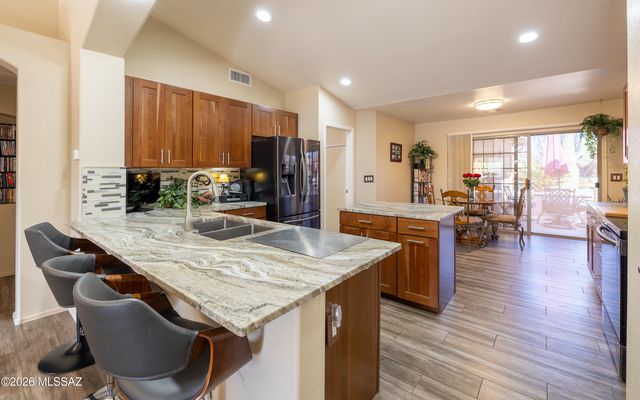 1743 N Oak Hill Lane, Green Valley, AZ 85614