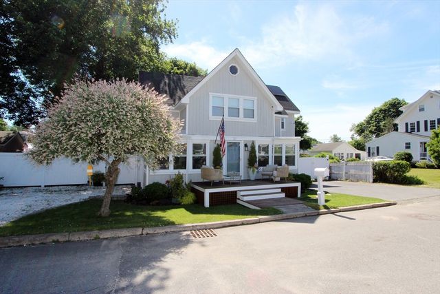 22 Maple Street, Wareham, MA 02571