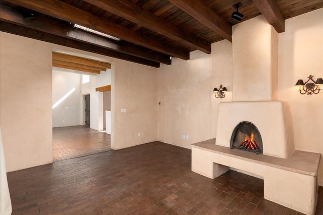 705 Calle del Resplandor, Santa Fe, NM 87505