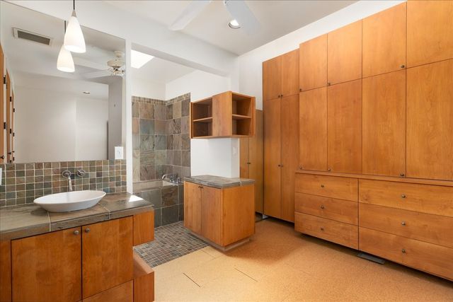 705 Calle del Resplandor, Santa Fe, NM 87505