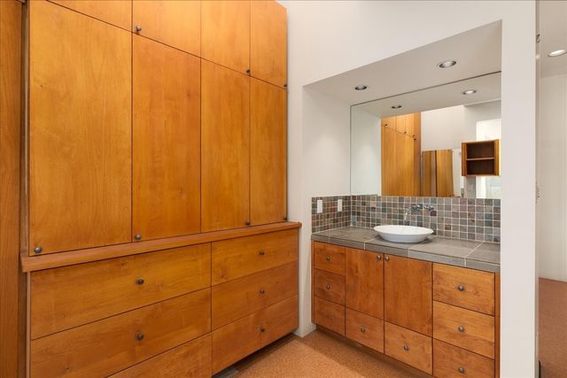 705 Calle del Resplandor, Santa Fe, NM 87505