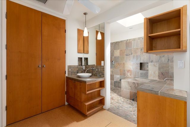 705 Calle del Resplandor, Santa Fe, NM 87505