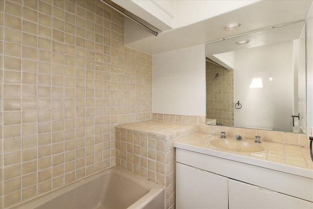 705 Calle del Resplandor, Santa Fe, NM 87505