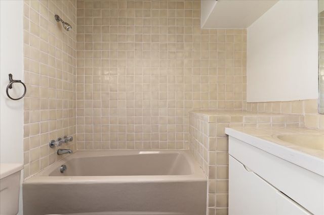 705 Calle del Resplandor, Santa Fe, NM 87505