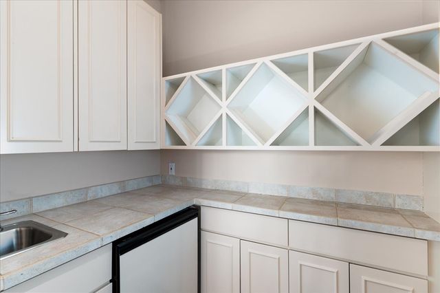 705 Calle del Resplandor, Santa Fe, NM 87505