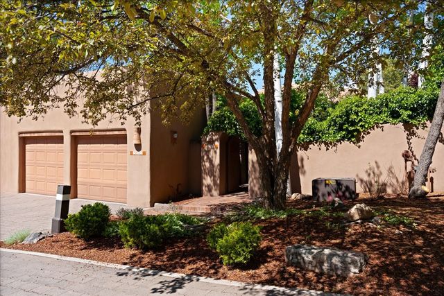 705 Calle del Resplandor, Santa Fe, NM 87505