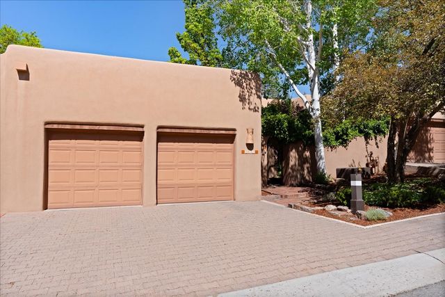 705 Calle del Resplandor, Santa Fe, NM 87505