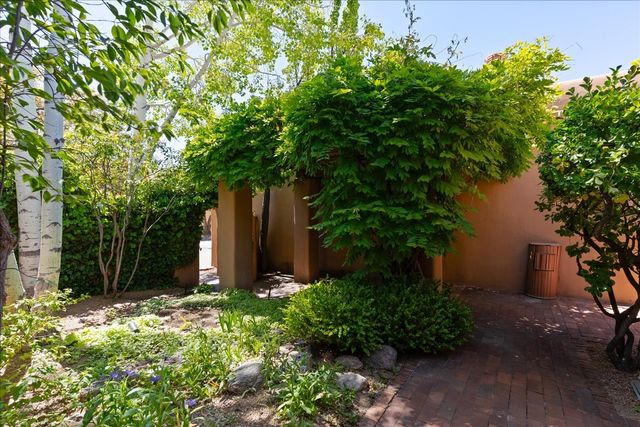 705 Calle del Resplandor, Santa Fe, NM 87505