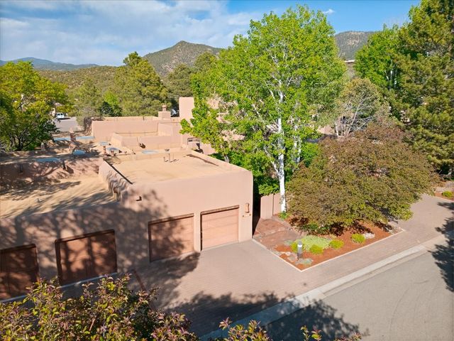 705 Calle del Resplandor, Santa Fe, NM 87505