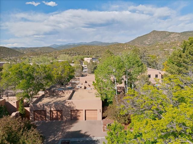 705 Calle del Resplandor, Santa Fe, NM 87505