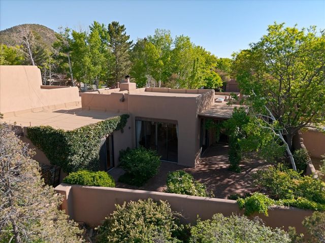 705 Calle del Resplandor, Santa Fe, NM 87505