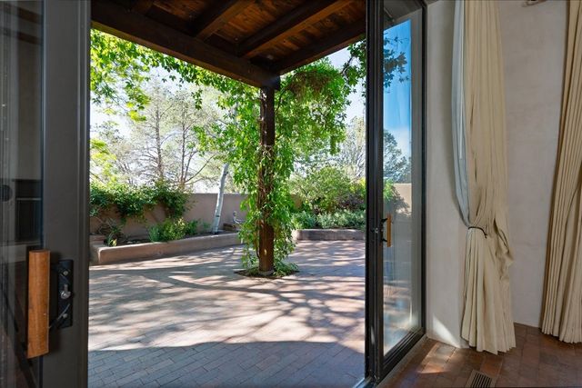 705 Calle del Resplandor, Santa Fe, NM 87505
