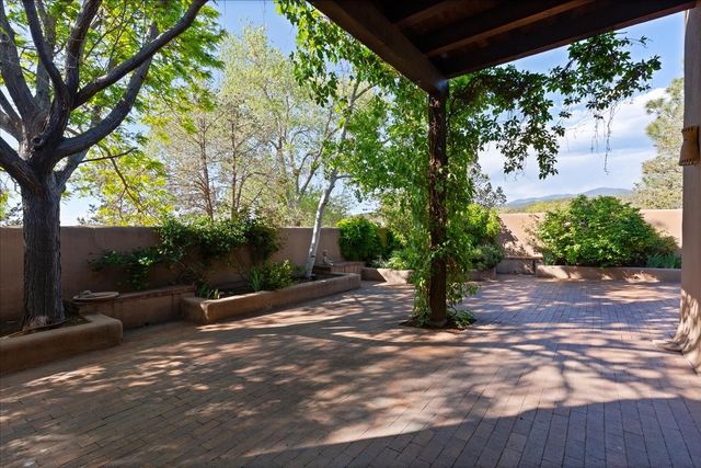 705 Calle del Resplandor, Santa Fe, NM 87505