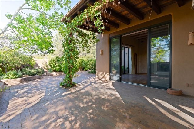 705 Calle del Resplandor, Santa Fe, NM 87505