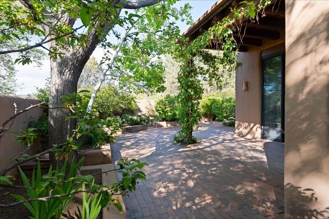 705 Calle del Resplandor, Santa Fe, NM 87505