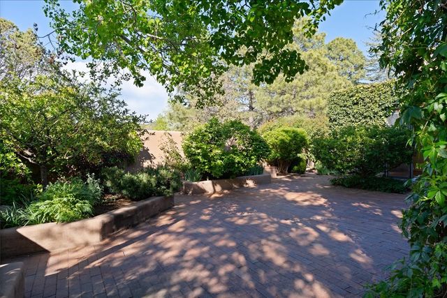 705 Calle del Resplandor, Santa Fe, NM 87505