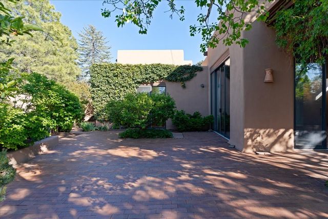 705 Calle del Resplandor, Santa Fe, NM 87505