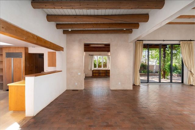 705 Calle del Resplandor, Santa Fe, NM 87505