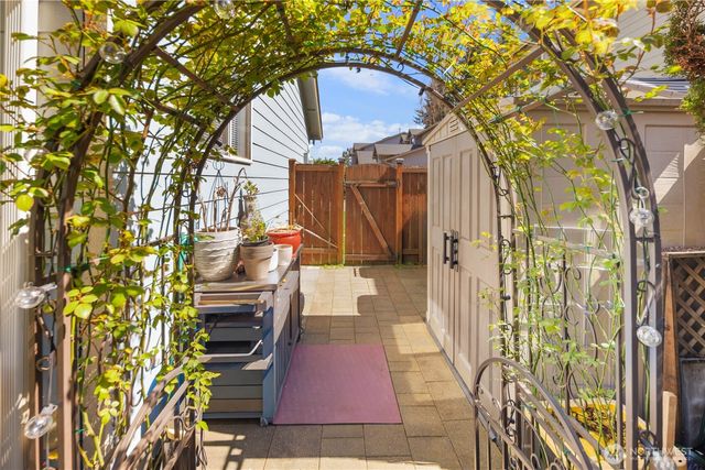 1003 Shelton Ave NE, Renton, WA 98056