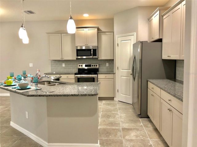 7904 TIMBERVIEW LOOP, Wesley Chapel, FL 33545