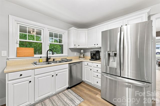 208 Barron Park, York, SC 29745