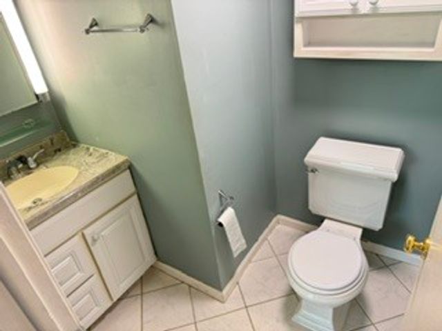 3250 Sanders Road 10C, Northbrook, IL 60062