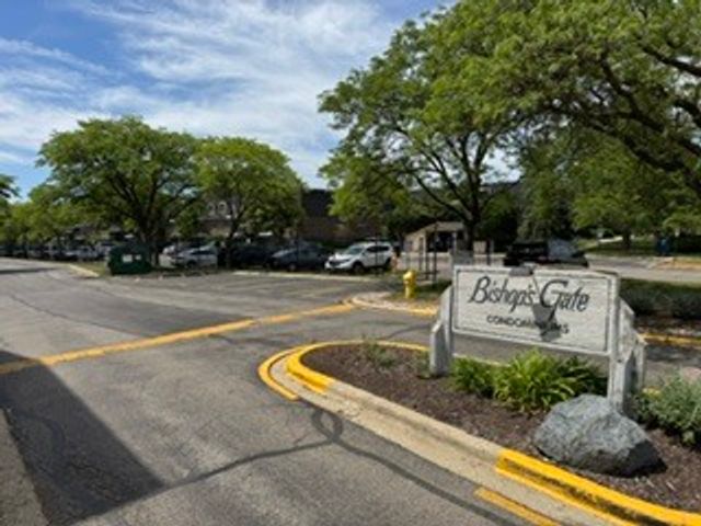 3250 Sanders Road 10C, Northbrook, IL 60062